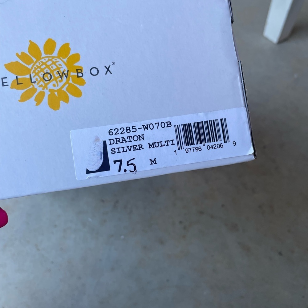 Yellow Box Draton Slip-On Women’s Sneaker with Silver Detail Size 7.5 New in Box - Picture 9 of 10